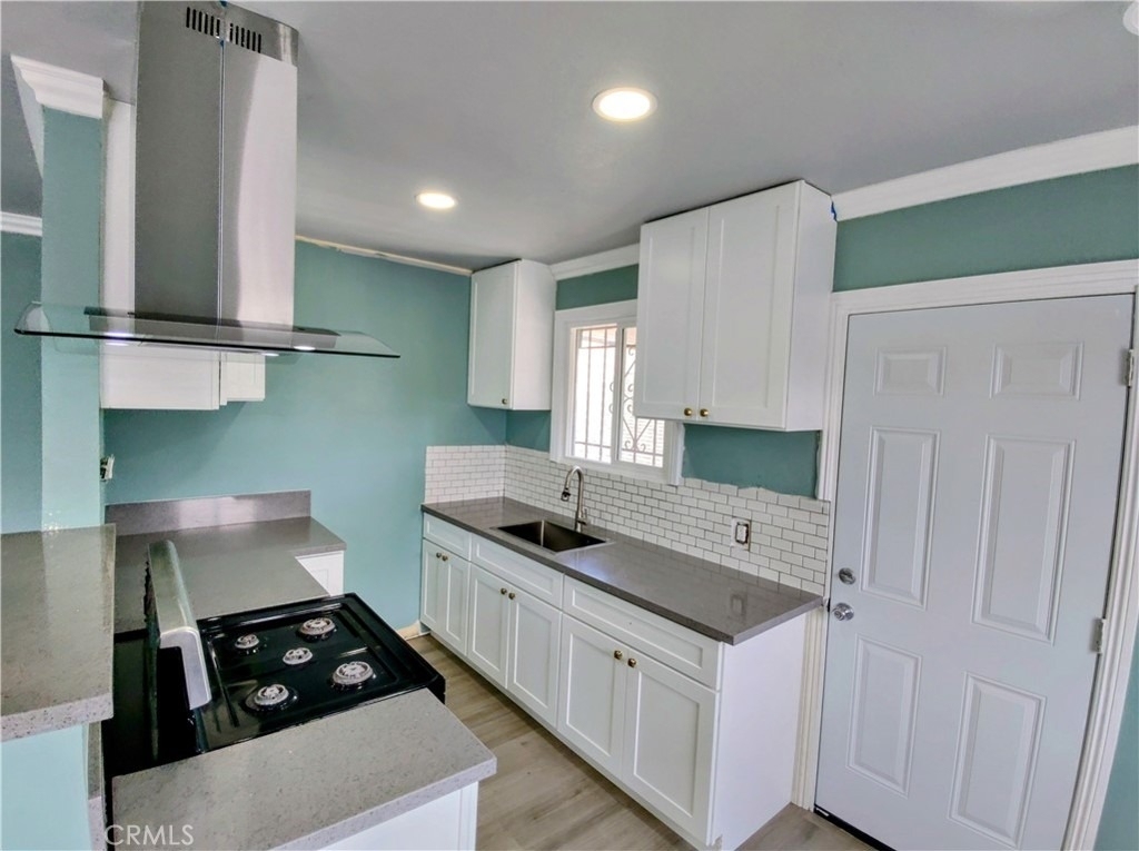 720 47th - Photo 4
