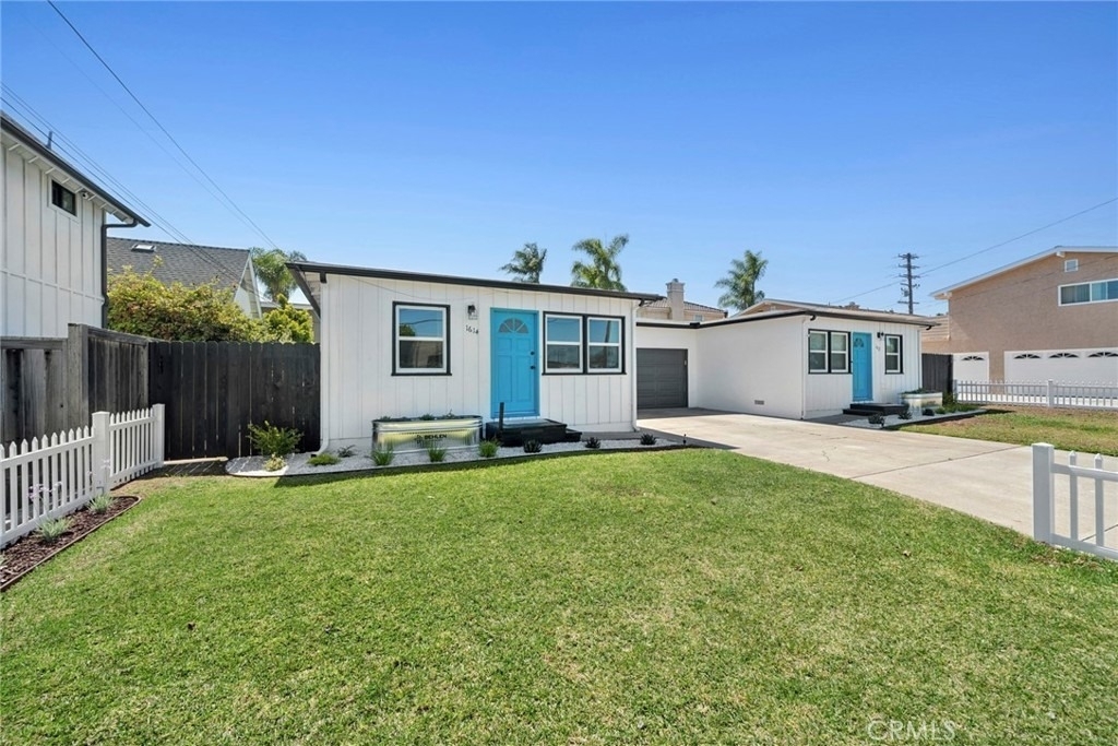 1614 Orange Ave - Photo 0