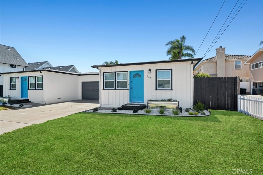 1612 Orange Ave - Photo 0