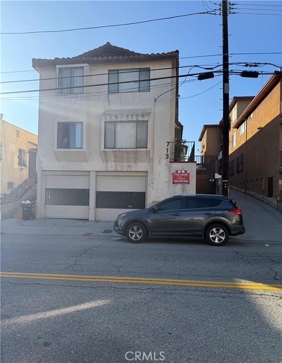 713 N Grand - Photo 1