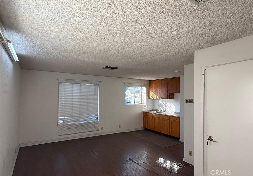 713 N Grand - Photo 9
