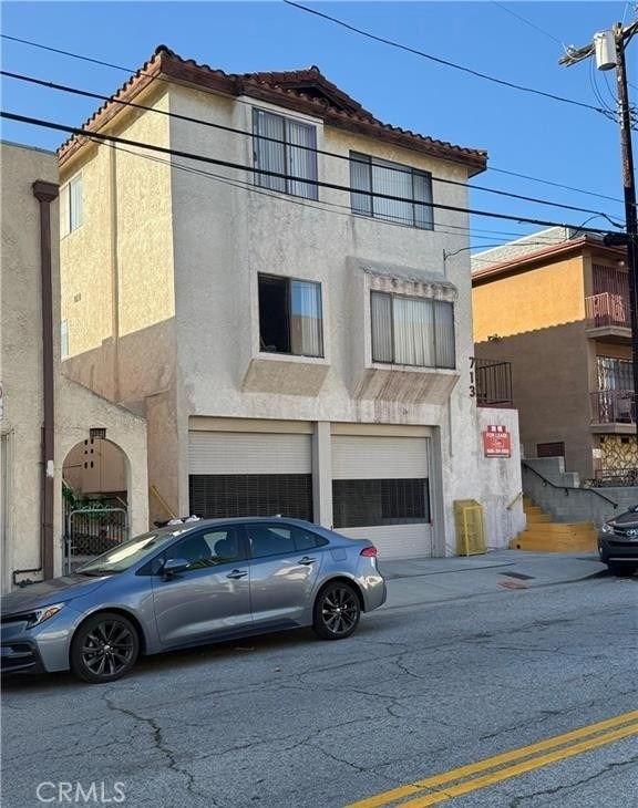 713 N Grand - Photo 2
