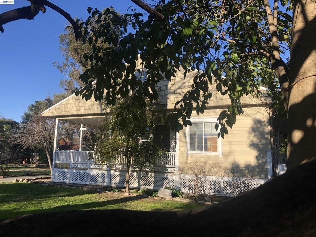 627 Rose Avenue - Photo 0