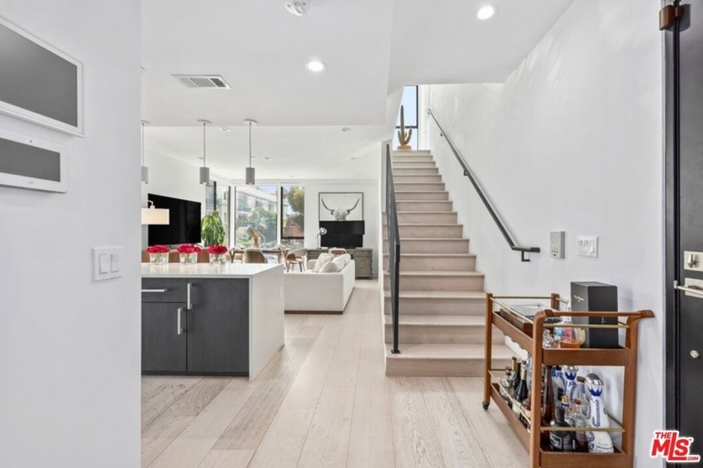 1243 N Gower Street - Photo 4