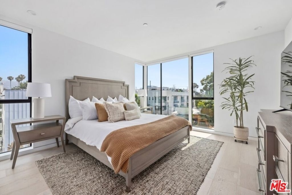 1243 N Gower Street - Photo 10