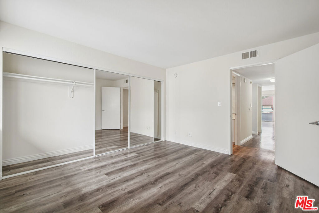 870 Crenshaw Boulevard - Photo 13