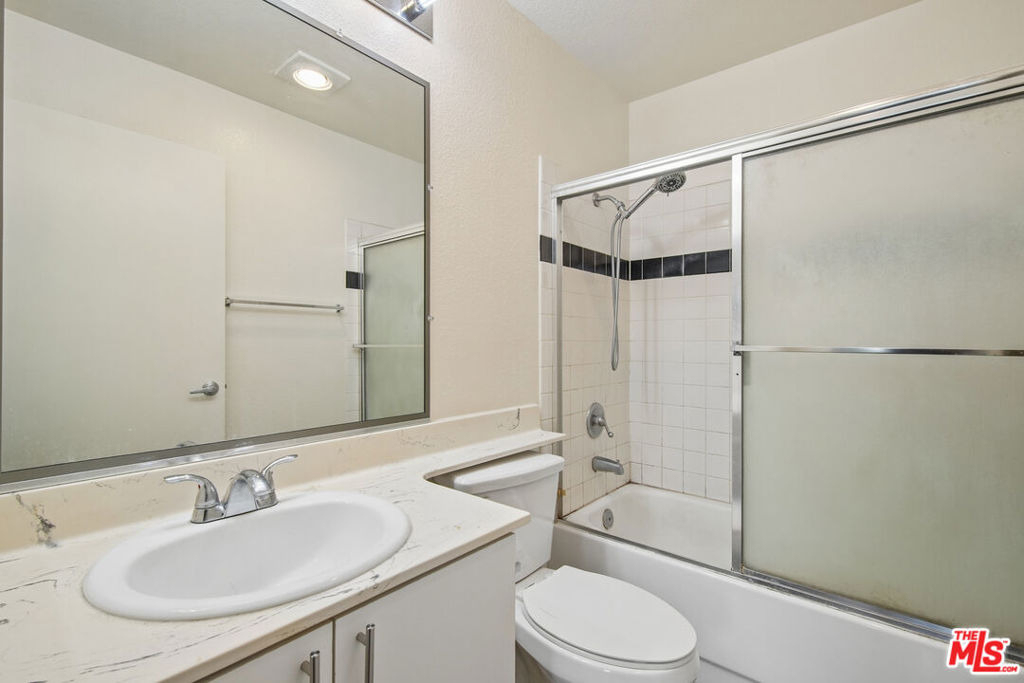 870 Crenshaw Boulevard - Photo 12