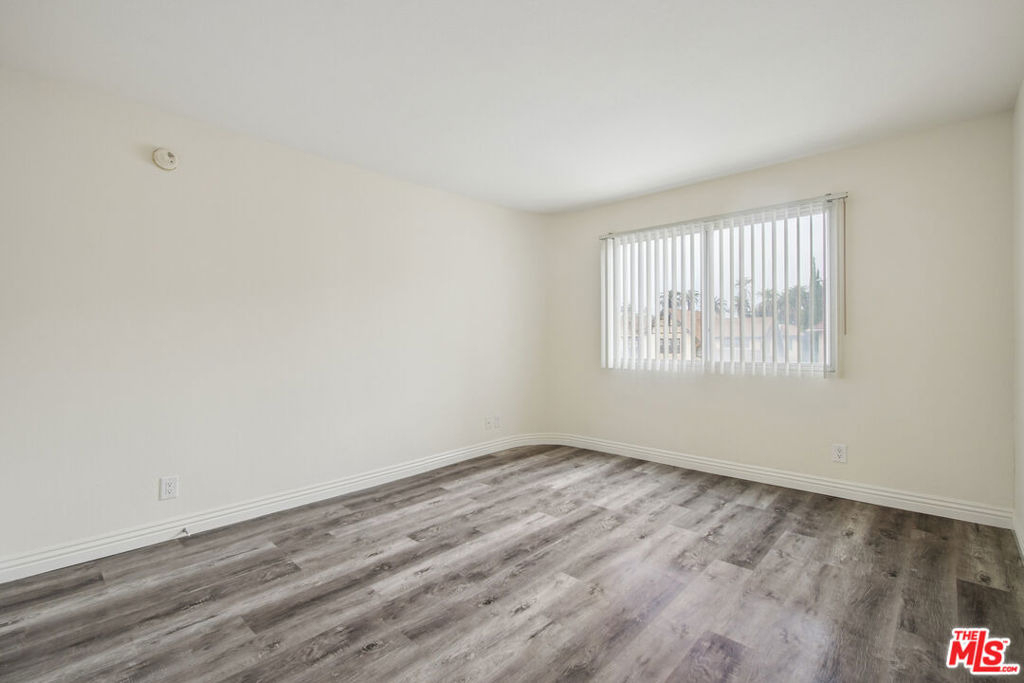 870 Crenshaw Boulevard - Photo 9