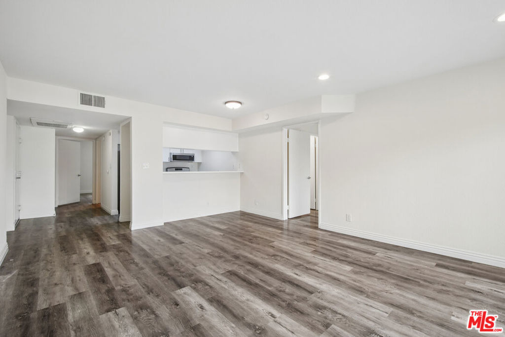 870 Crenshaw Boulevard - Photo 6