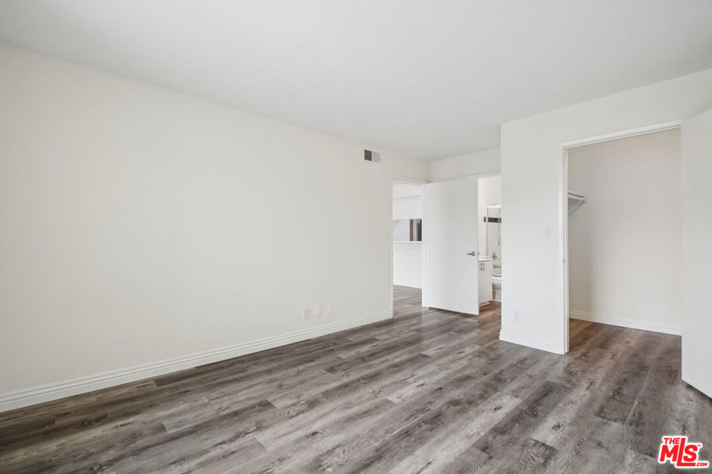 870 Crenshaw Boulevard - Photo 8