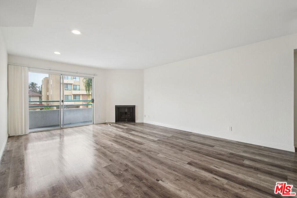 870 Crenshaw Boulevard - Photo 1