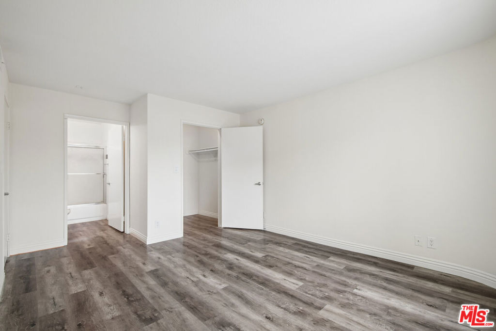 870 Crenshaw Boulevard - Photo 10
