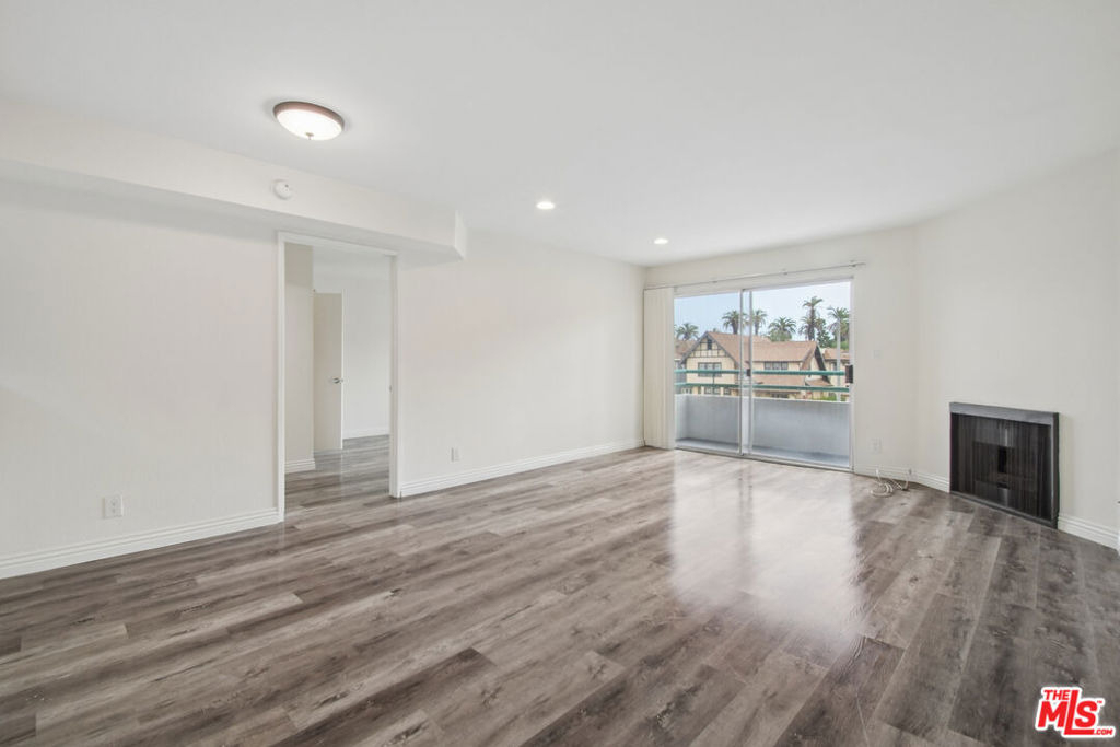 870 Crenshaw Boulevard - Photo 0