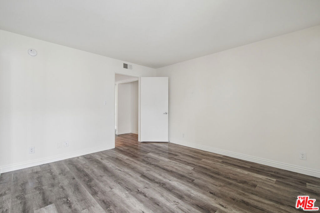 870 Crenshaw Boulevard - Photo 15