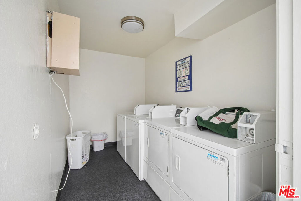 870 Crenshaw Boulevard - Photo 17