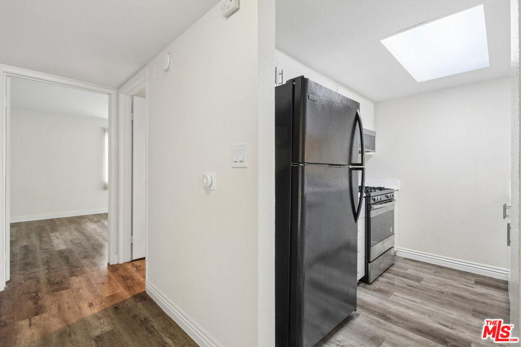 870 Crenshaw Boulevard - Photo 7