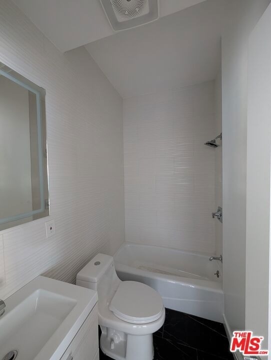 2626 Cloverfield Boulevard - Photo 3