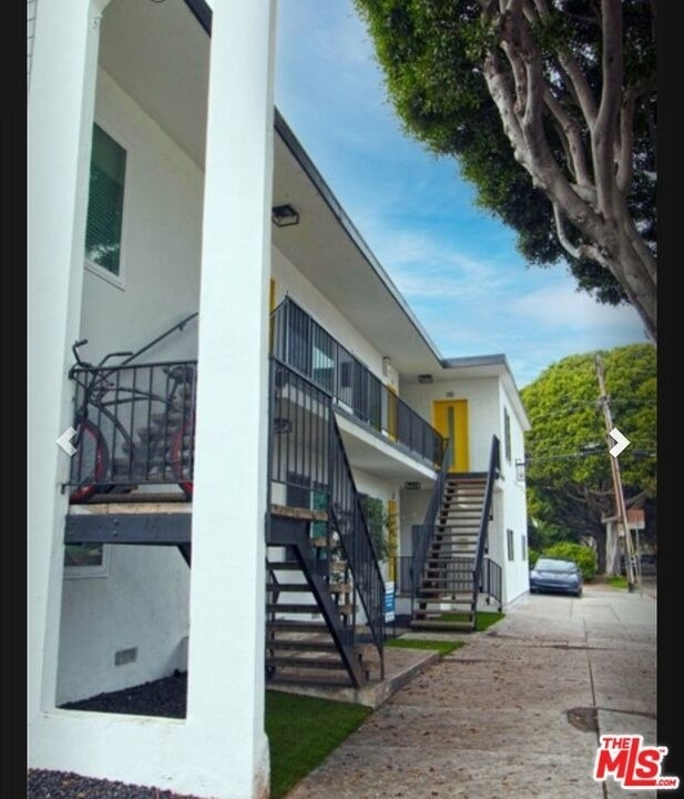 2626 Cloverfield Boulevard - Photo 8