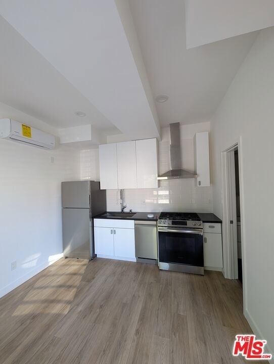 2626 Cloverfield Boulevard - Photo 0