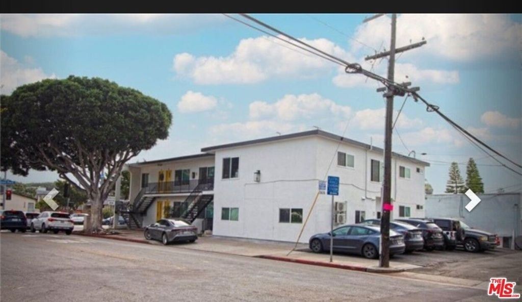 2626 Cloverfield Boulevard - Photo 7