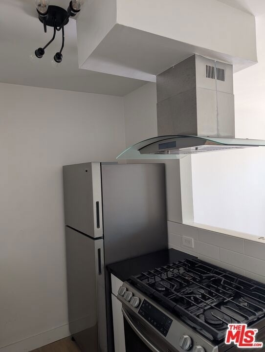 2626 Cloverfield Boulevard - Photo 6