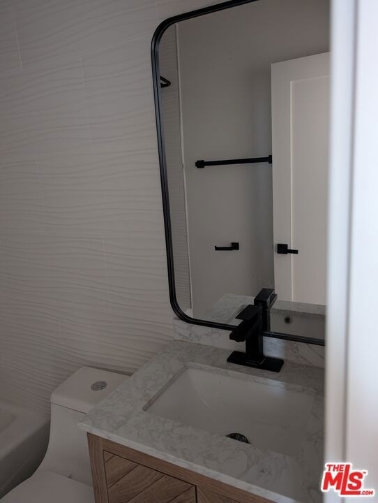 2626 Cloverfield Boulevard - Photo 2