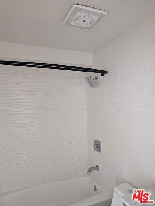 2626 Cloverfield Boulevard - Photo 3