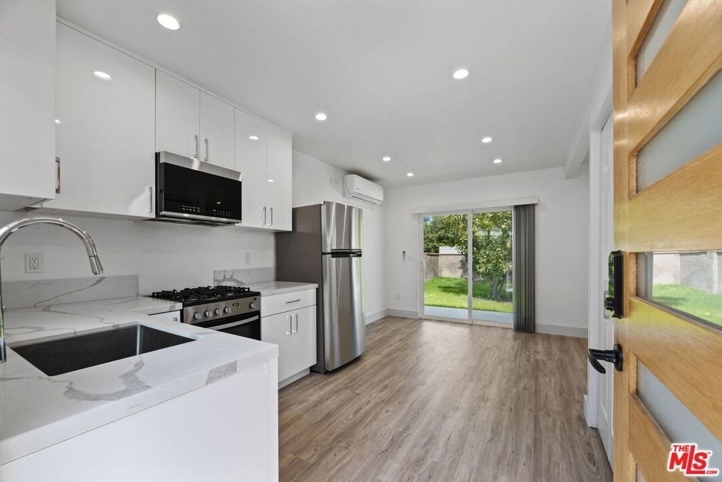 6229 Sylvia Avenue - Photo 6