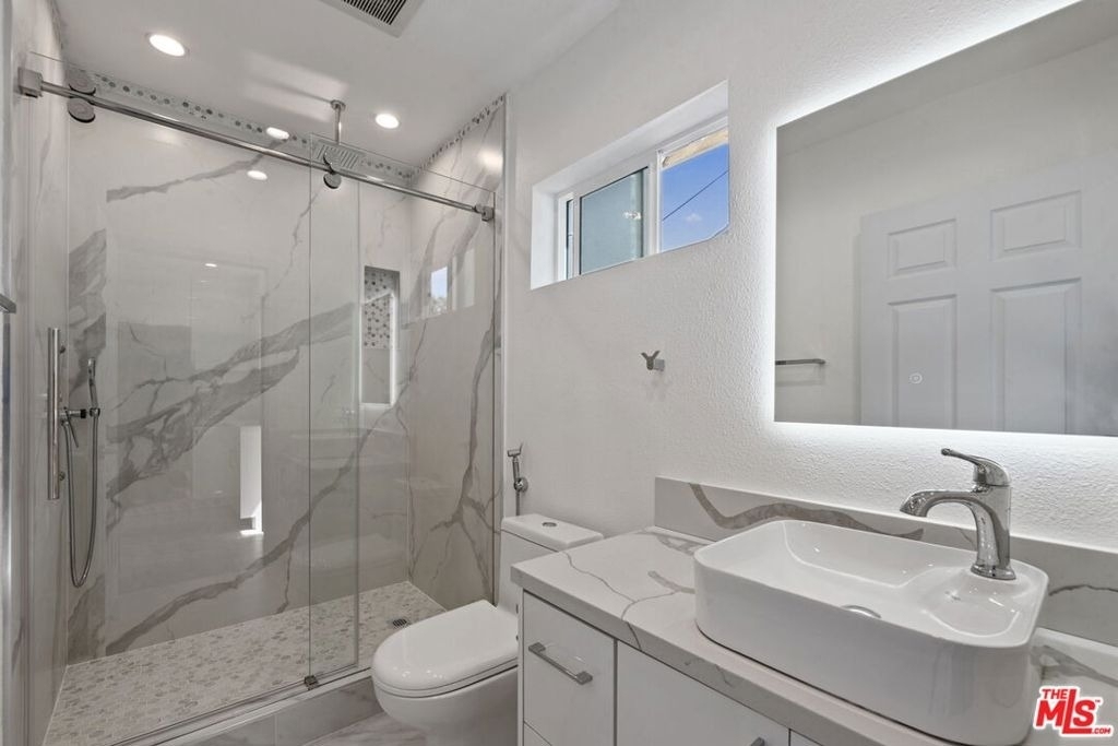 6229 Sylvia Avenue - Photo 12