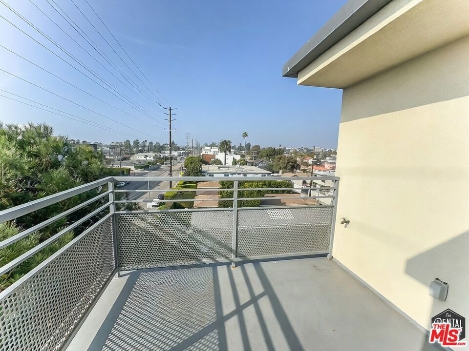 4980 S Centinela Avenue - Photo 18