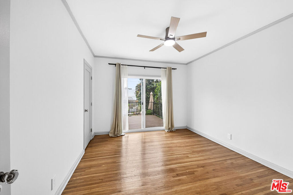 1050 S Hayworth Avenue - Photo 7