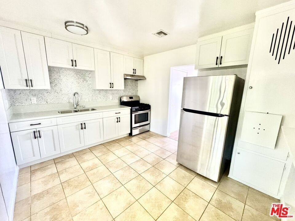 3713 1/2 Selby Avenue - Photo 11