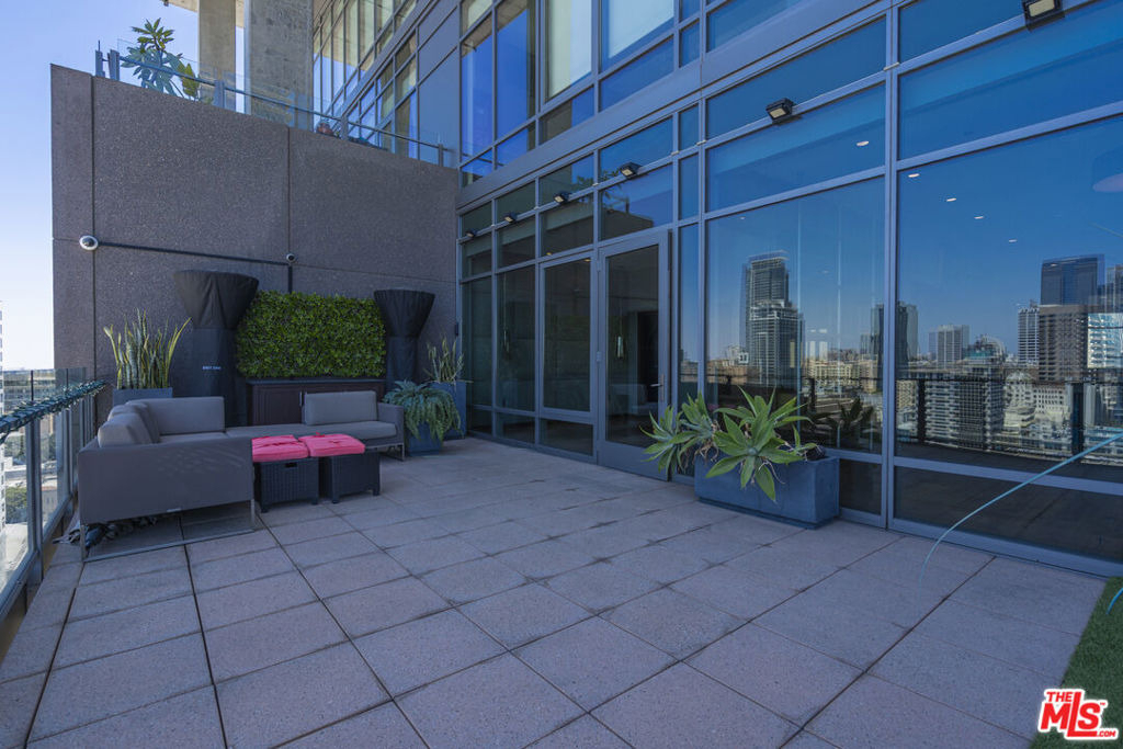 1100 S Hope Street - Photo 28