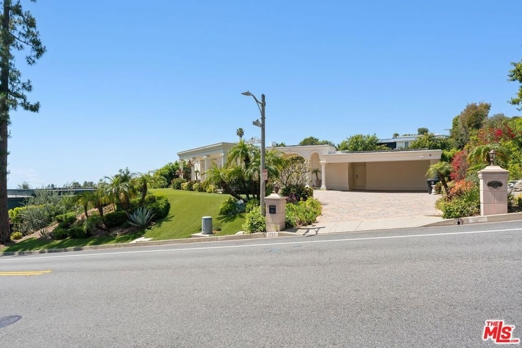 1725 Loma Vista Drive - Photo 2