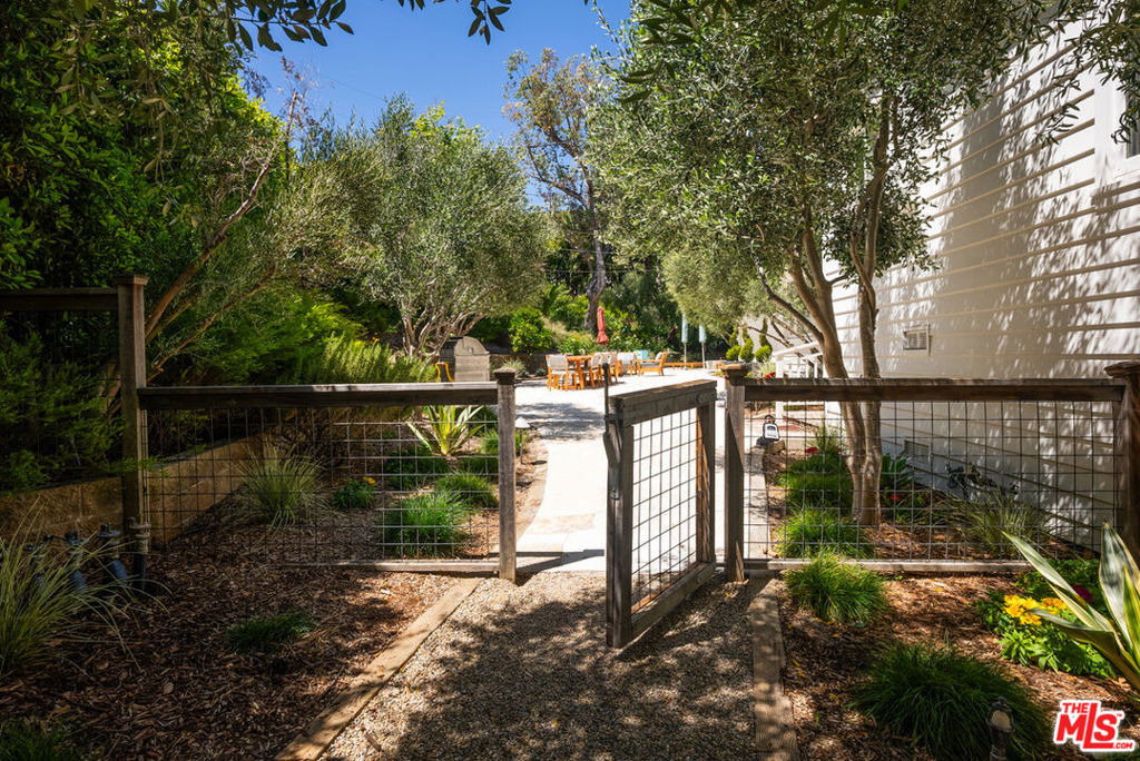 6456 Sycamore Meadows Drive - Photo 5