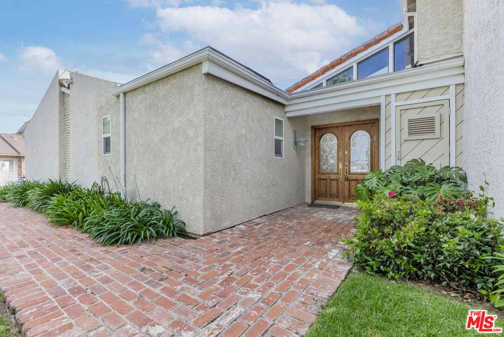 2637 Angelo Drive - Photo 3