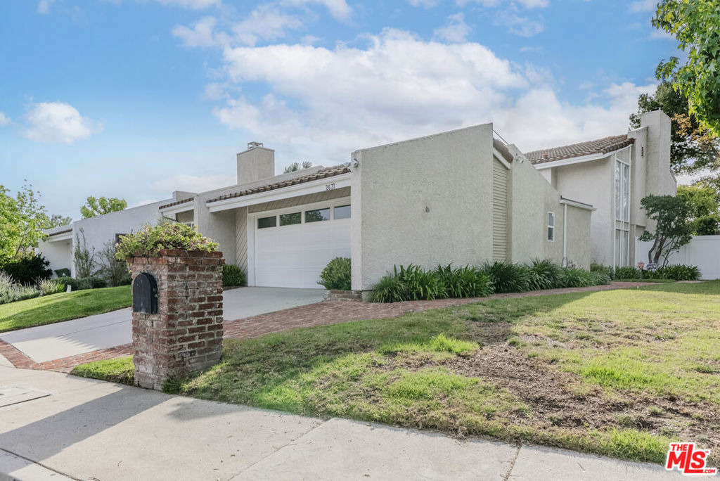 2637 Angelo Drive - Photo 2