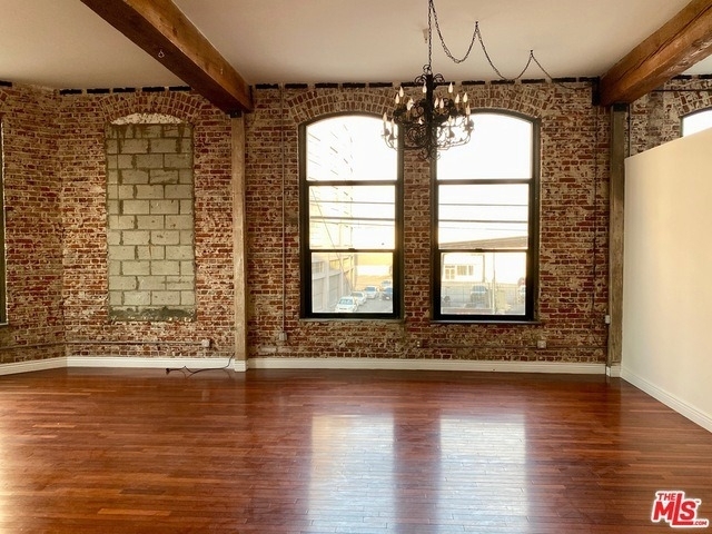 652 Mateo Street - Photo 2