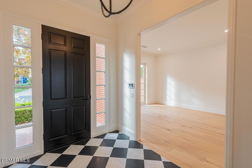 2390 Crombie Court - Photo 3