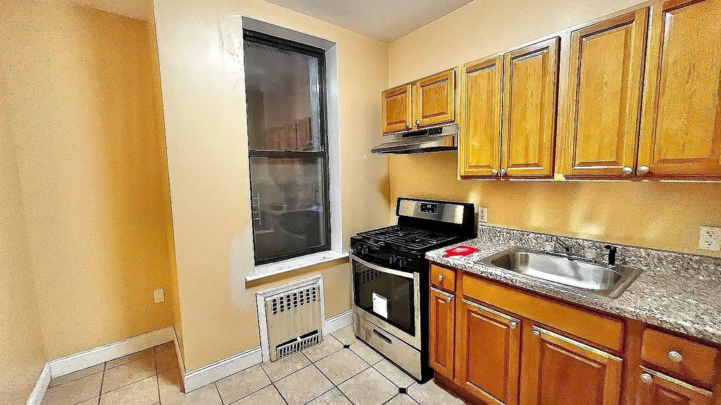 East 138th Street - Photo 3