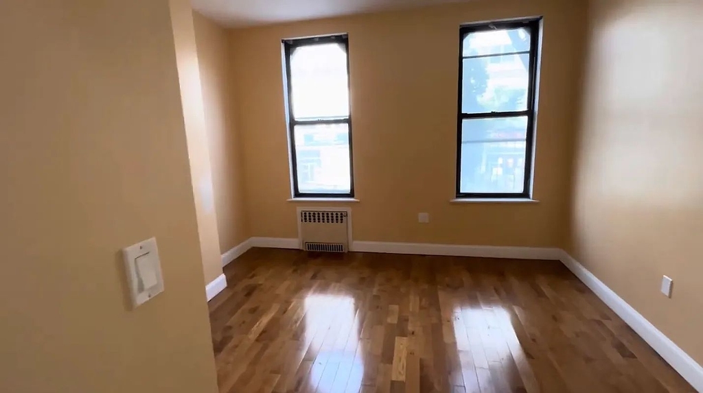 East 138th Street - Photo 2