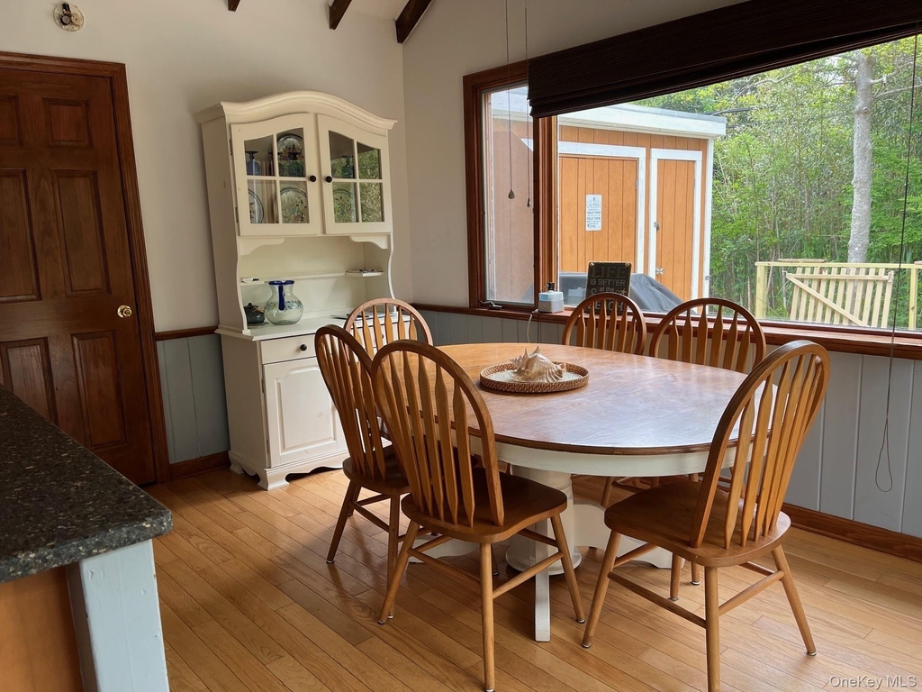 896 Evergreen - Photo 4