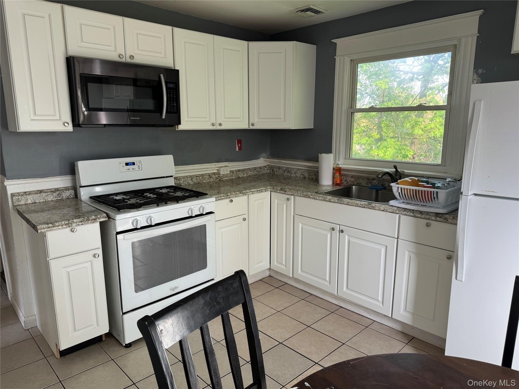 9 Bartlett Street - Photo 1