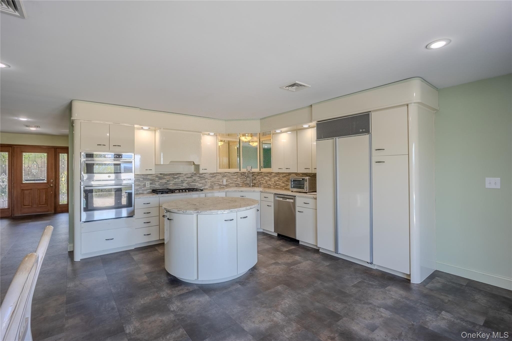 19-21 Lamela Drive - Photo 7
