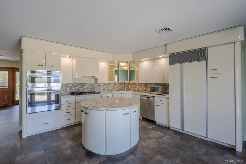19-21 Lamela Drive - Photo 9