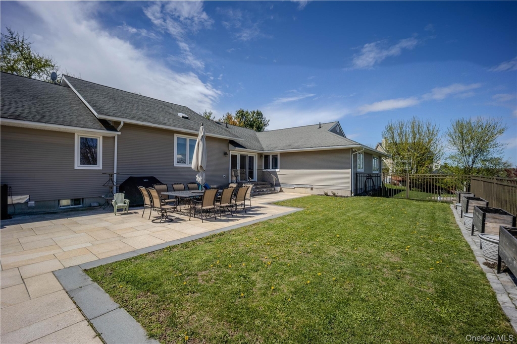 19-21 Lamela Drive - Photo 28