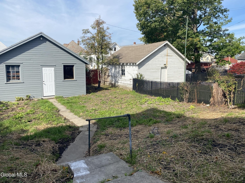 1755 Avenue B - Photo 4