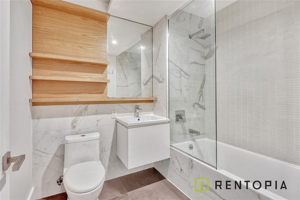 810 Flushing Avenue - Photo 7
