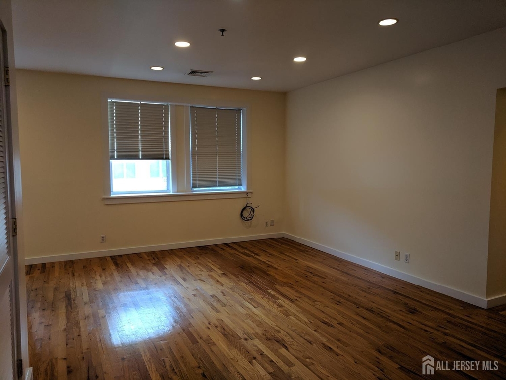 385 George Street - Photo 14