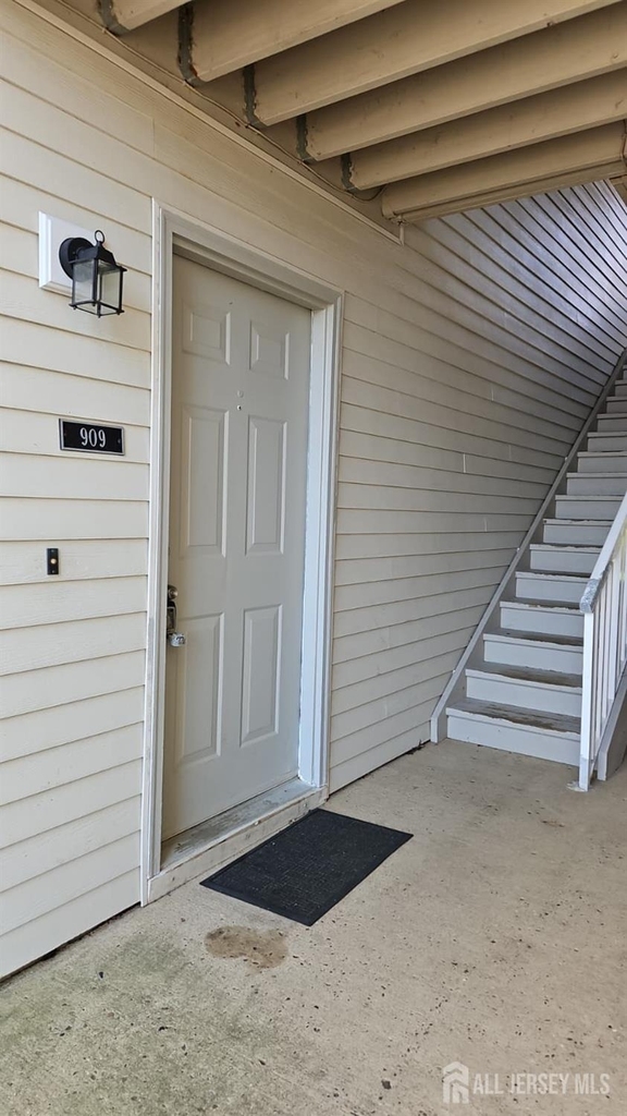 909 Ravens Crest Drive E - Photo 2